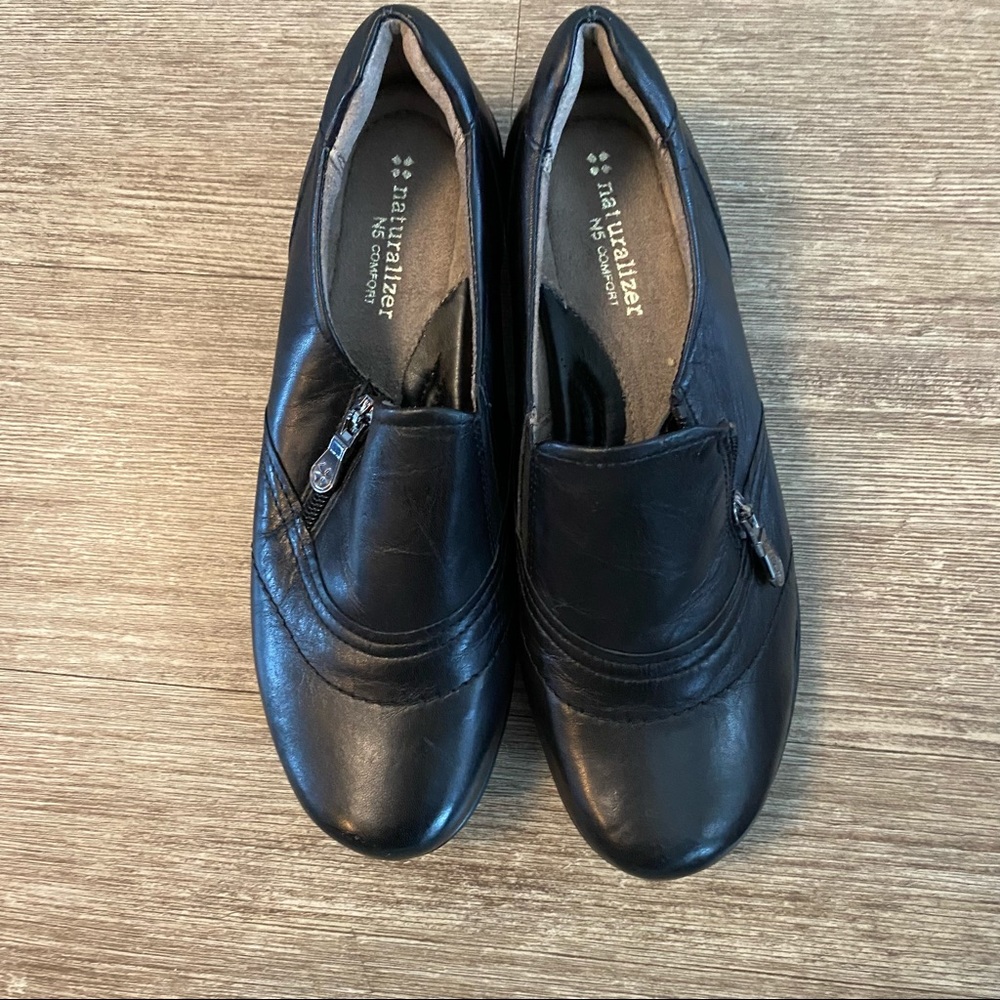 Naturalizer N5 Women’s Black Loafers - Picture 2 of 5